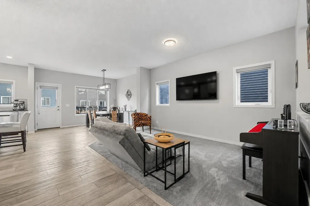 1020 Chinook Gate Heath SW Airdrie AB T4B 5C9