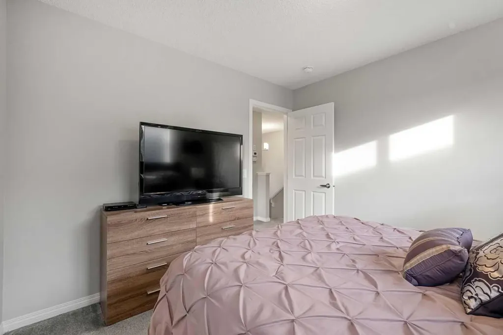 1020 Chinook Gate Heath SW Airdrie AB T4B 5C9