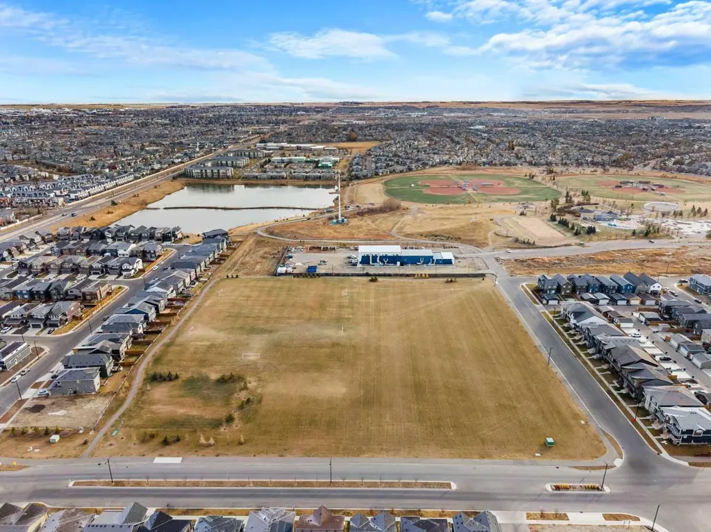 1020 Chinook Gate Heath SW Airdrie AB T4B 5C9