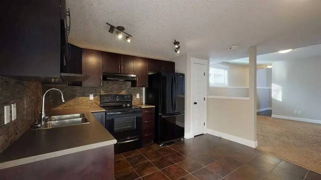9302 100 Avenue Grande Prairie AB T8V0S7