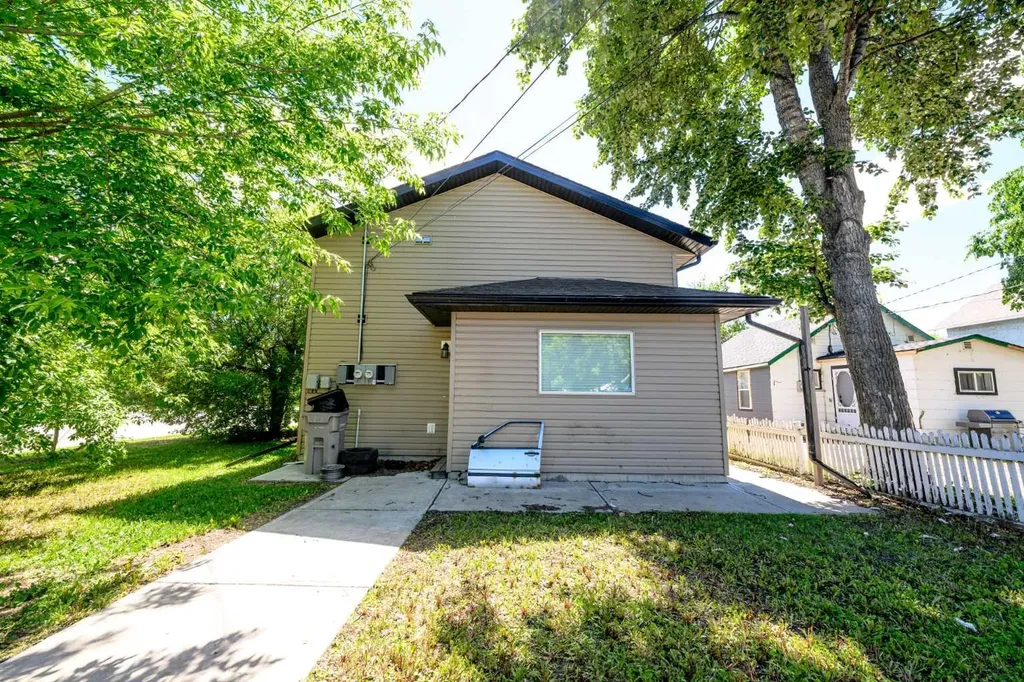 9302 100 Avenue Grande Prairie AB T8V0S7