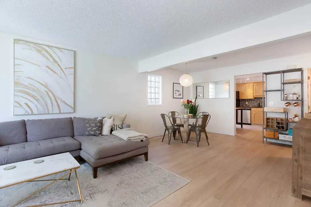 2128 35 Avenue SW Calgary AB T2T 2E3