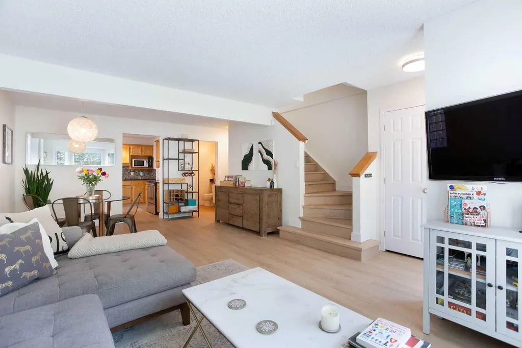 2128 35 Avenue SW Calgary AB T2T 2E3