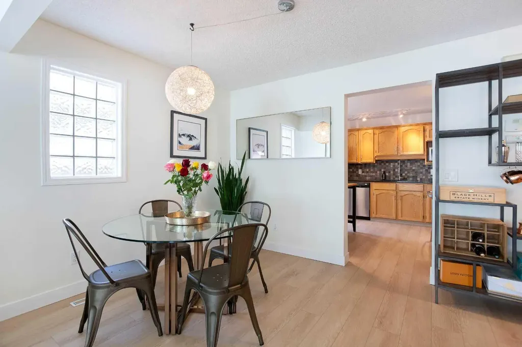 2128 35 Avenue SW Calgary AB T2T 2E3
