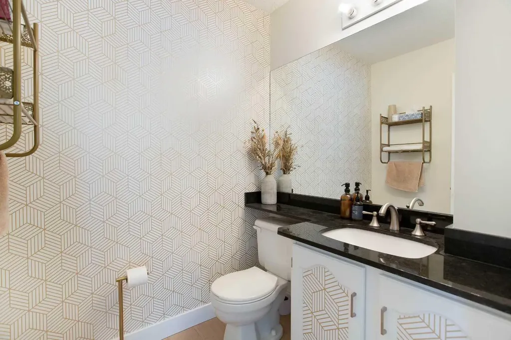 2128 35 Avenue SW Calgary AB T2T 2E3