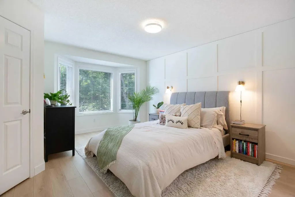 2128 35 Avenue SW Calgary AB T2T 2E3
