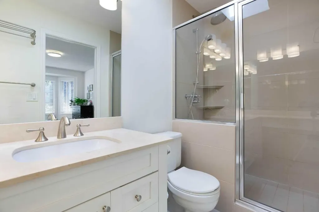2128 35 Avenue SW Calgary AB T2T 2E3