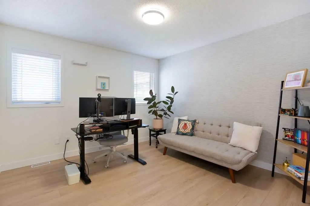 2128 35 Avenue SW Calgary AB T2T 2E3