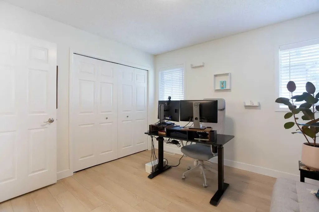 2128 35 Avenue SW Calgary AB T2T 2E3
