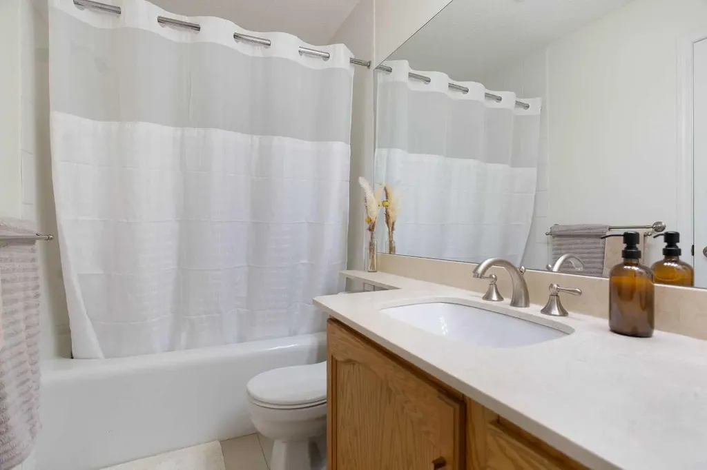 2128 35 Avenue SW Calgary AB T2T 2E3