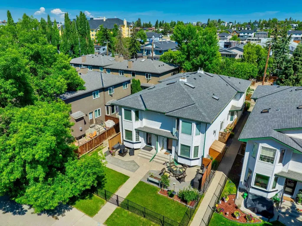 2128 35 Avenue SW Calgary AB T2T 2E3