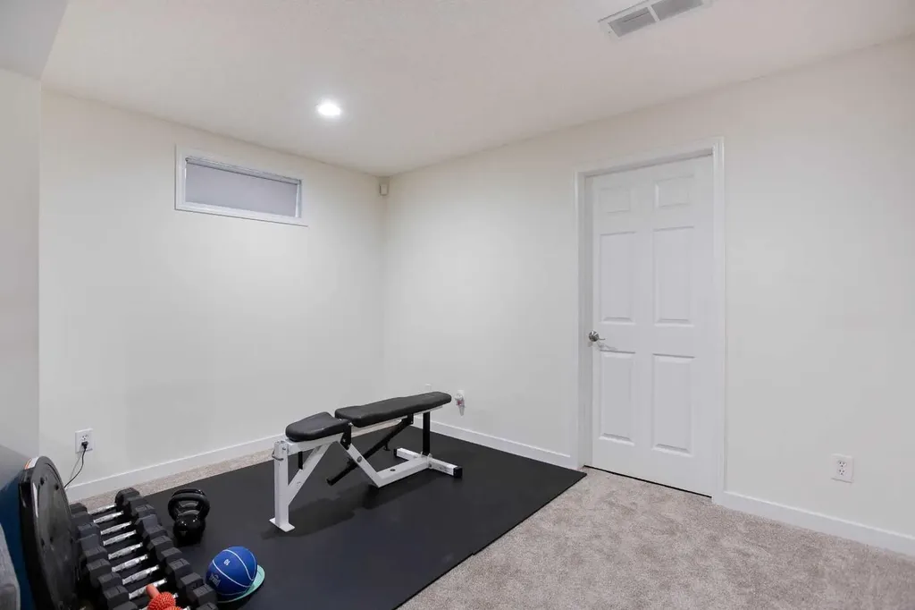 2128 35 Avenue SW Calgary AB T2T 2E3