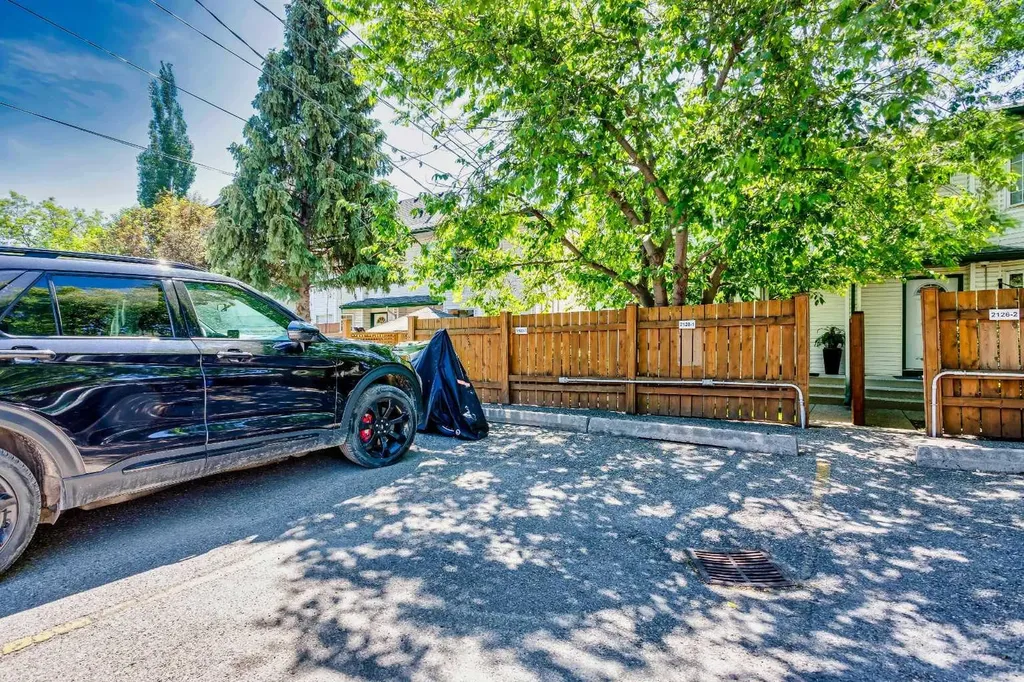 2128 35 Avenue SW Calgary AB T2T 2E3