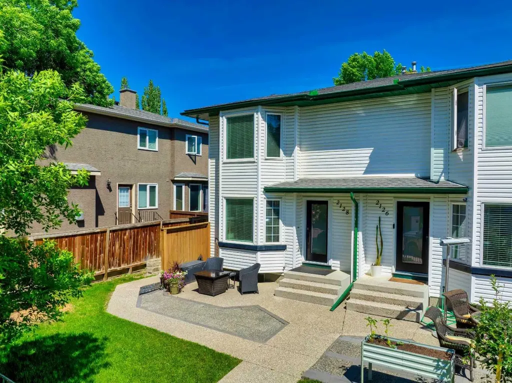 2128 35 Avenue SW Calgary AB T2T 2E3