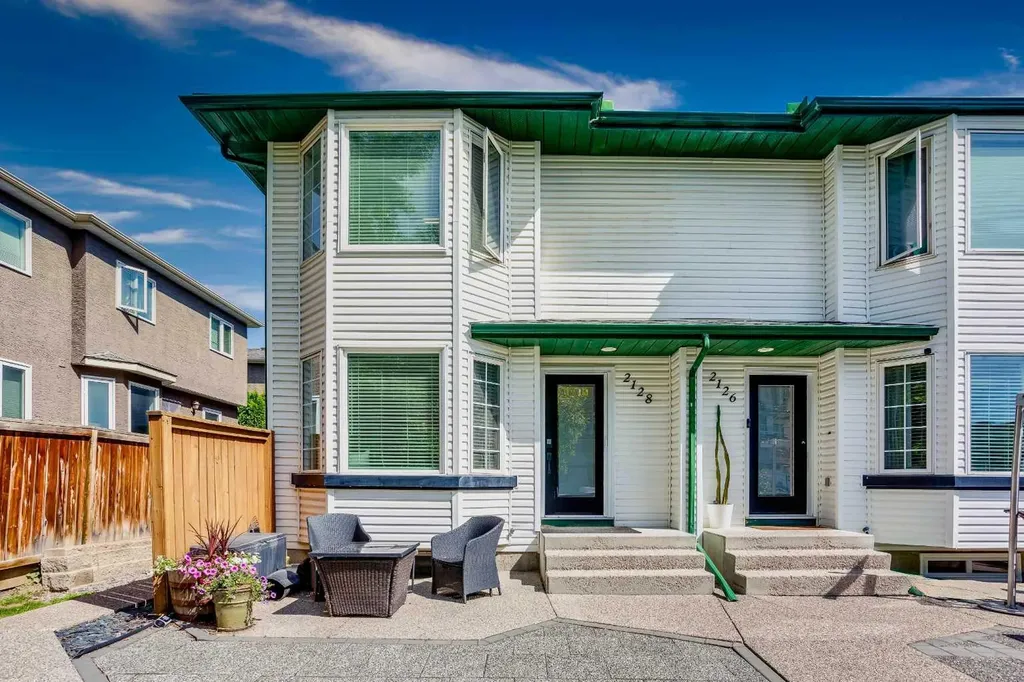 2128 35 Avenue SW Calgary AB T2T 2E3