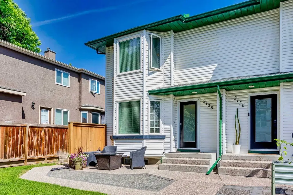2128 35 Avenue SW Calgary AB T2T 2E3