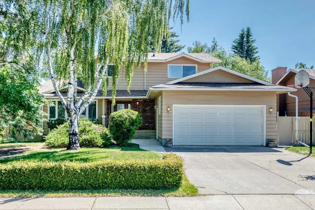 316 Parkland Way SE Calgary AB T2J4L2