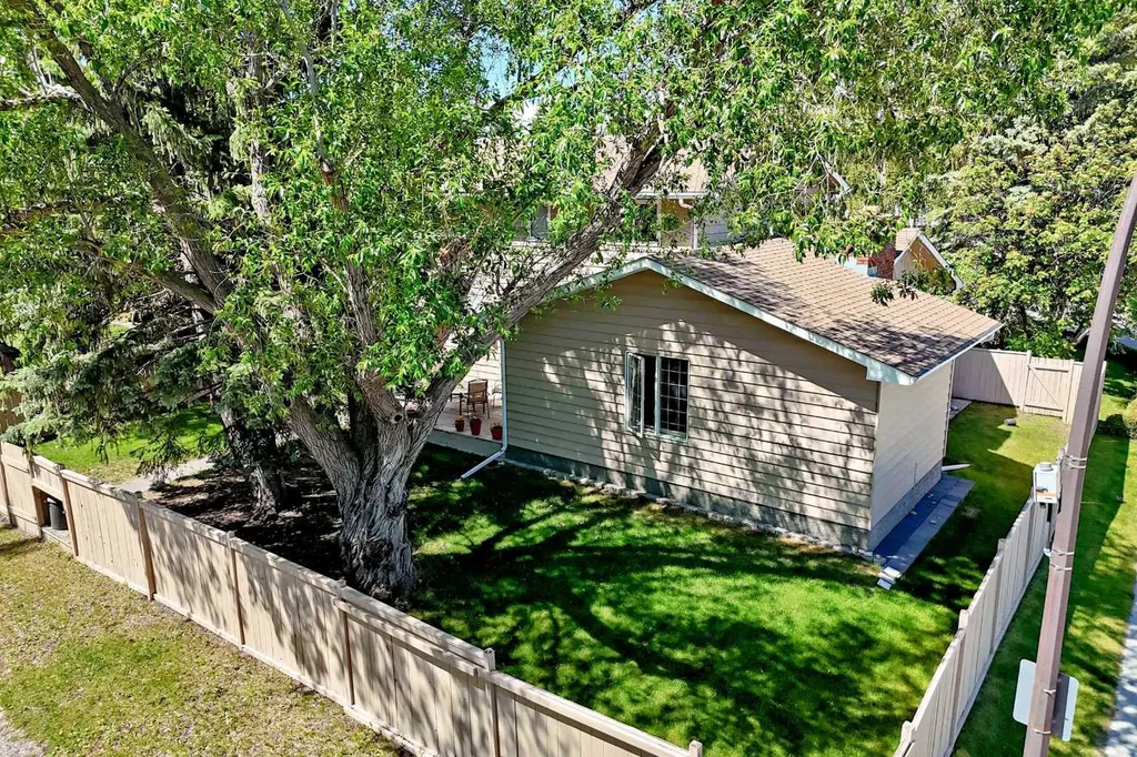 316 Parkland Way SE Calgary AB T2J4L2