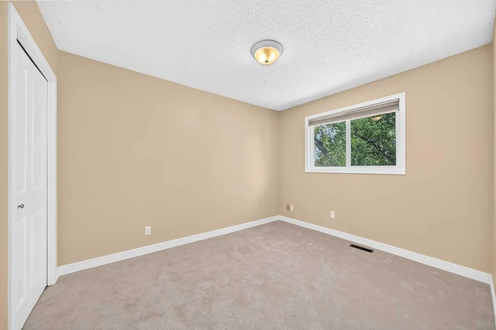 316 Parkland Way SE Calgary AB T2J4L2