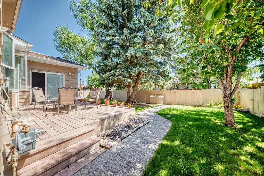 316 Parkland Way SE Calgary AB T2J4L2