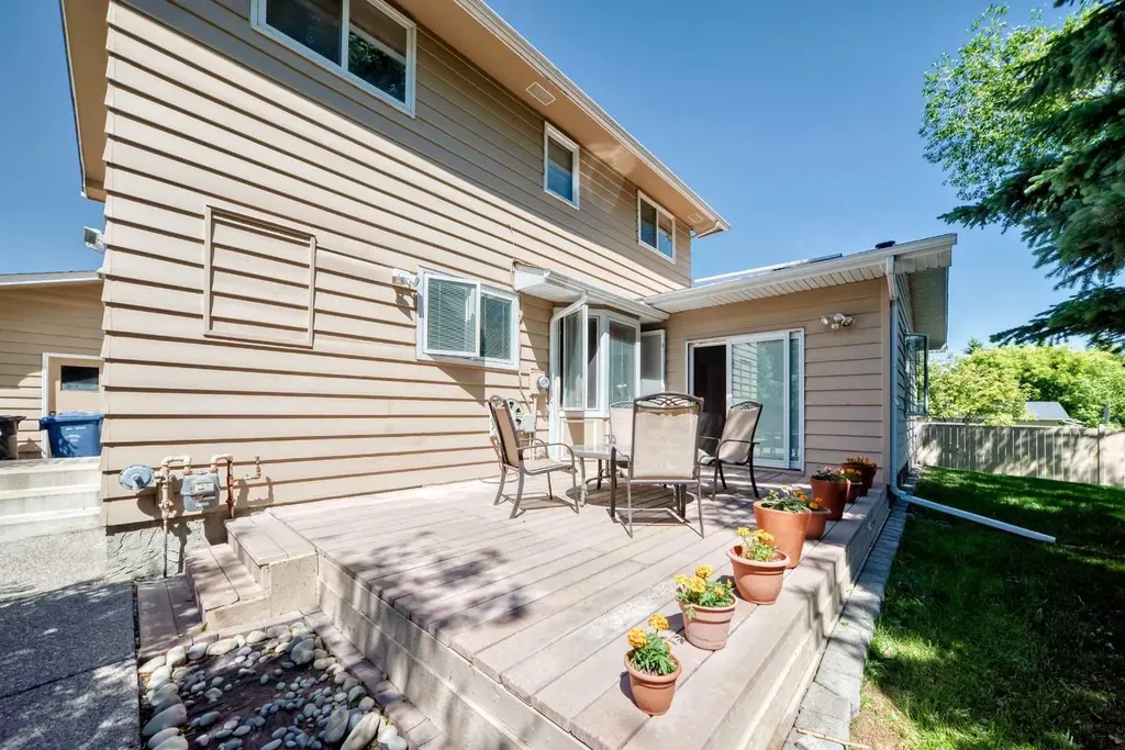 316 Parkland Way SE Calgary AB T2J4L2