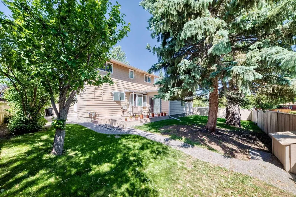 316 Parkland Way SE Calgary AB T2J4L2