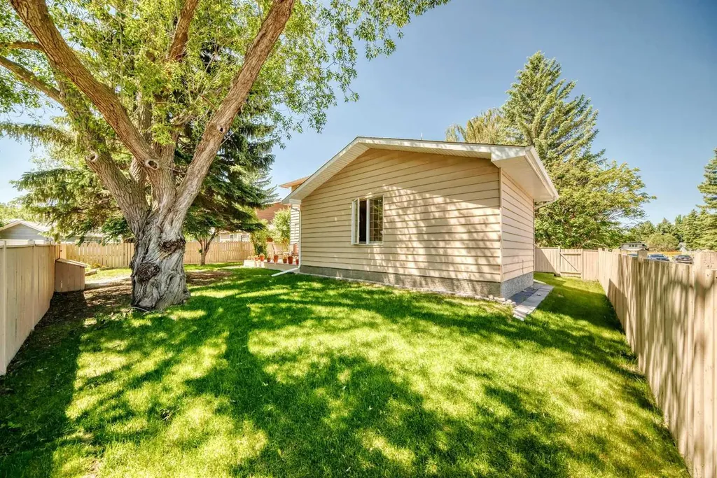 316 Parkland Way SE Calgary AB T2J4L2
