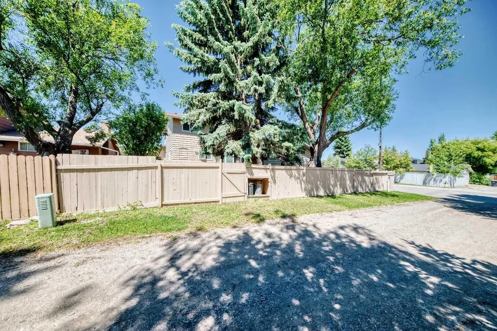316 Parkland Way SE Calgary AB T2J4L2