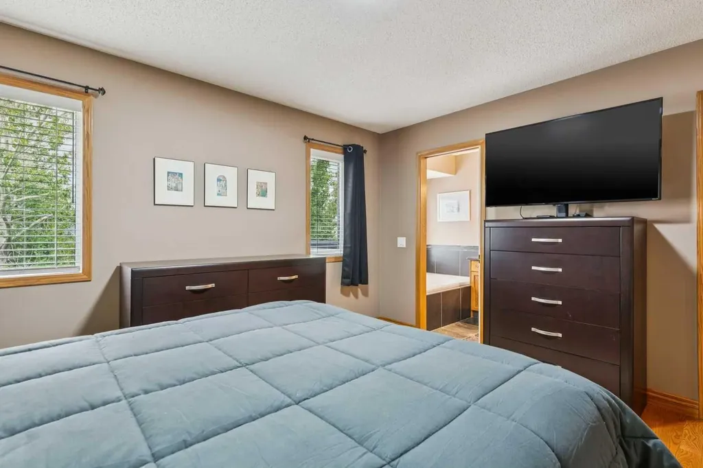 137 Arbour Ridge Circle NW Calgary AB T3G 3Y9