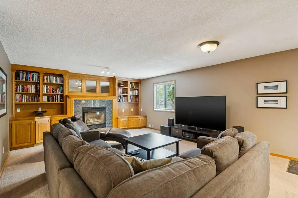 137 Arbour Ridge Circle NW Calgary AB T3G 3Y9
