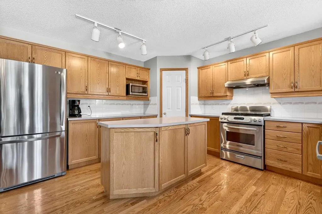72 Douglas Park Boulevard SE Calgary AB T2Z 2K9