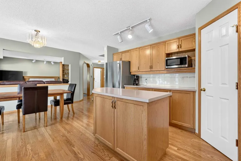 72 Douglas Park Boulevard SE Calgary AB T2Z 2K9