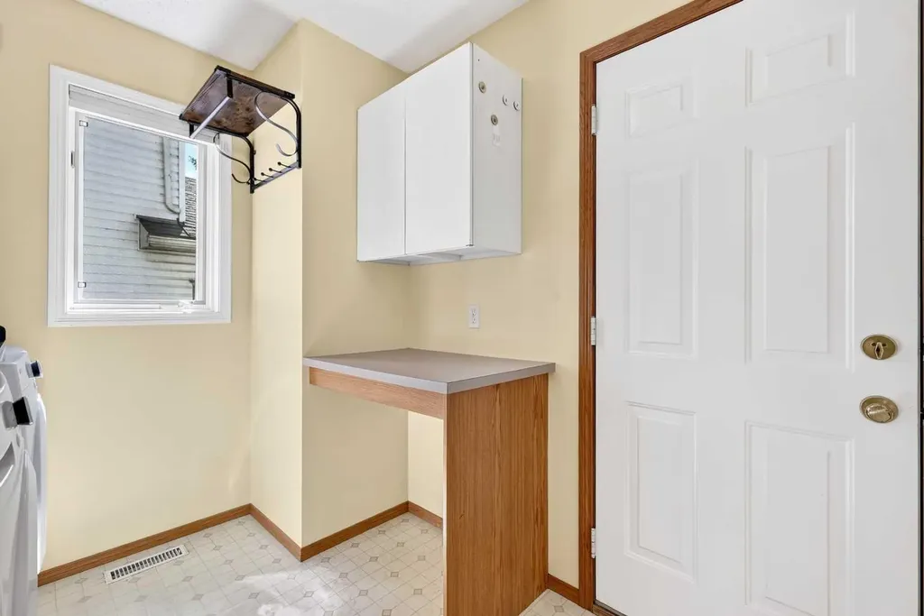 72 Douglas Park Boulevard SE Calgary AB T2Z 2K9