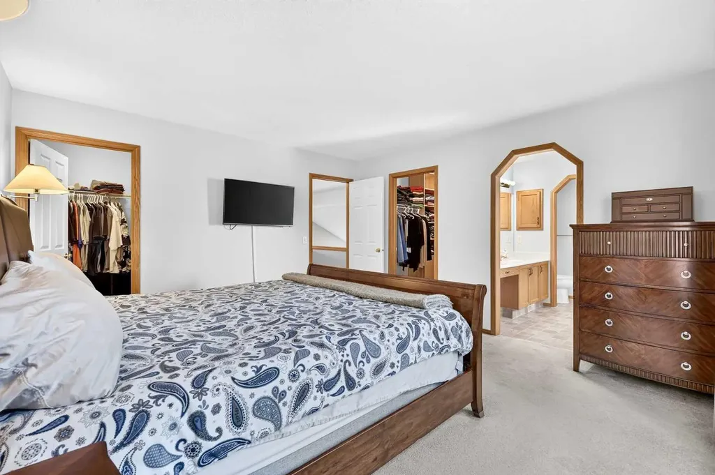 72 Douglas Park Boulevard SE Calgary AB T2Z 2K9