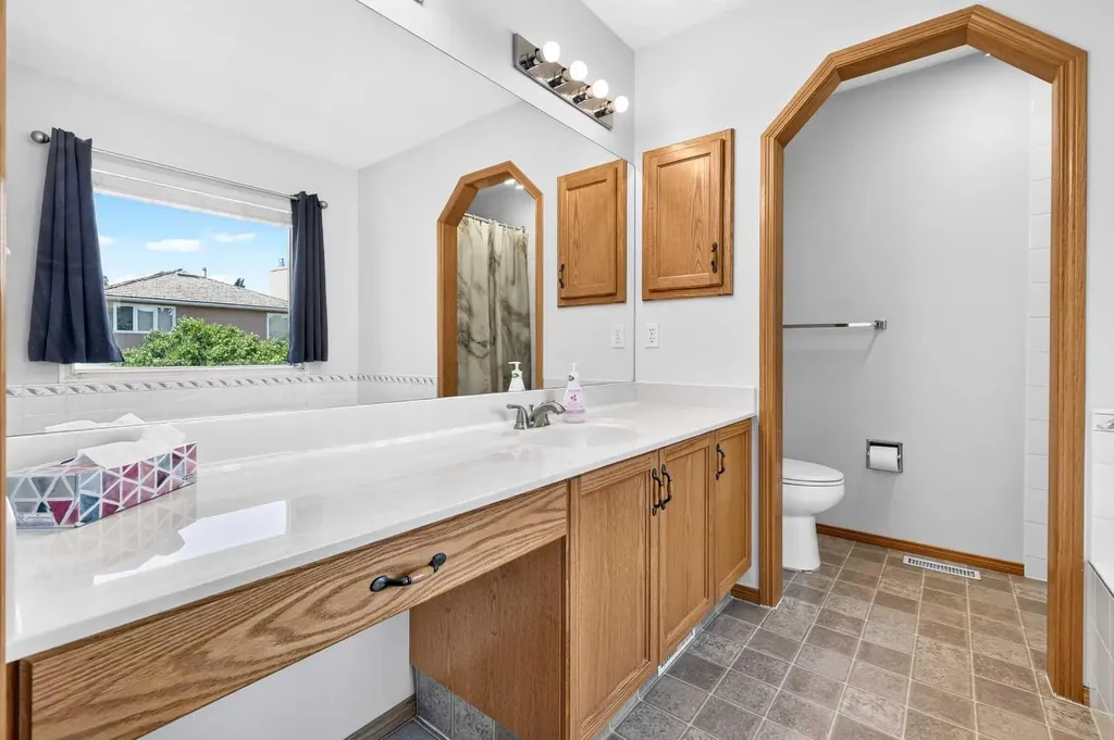 72 Douglas Park Boulevard SE Calgary AB T2Z 2K9