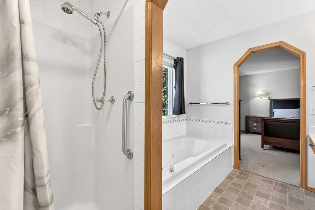 72 Douglas Park Boulevard SE Calgary AB T2Z 2K9