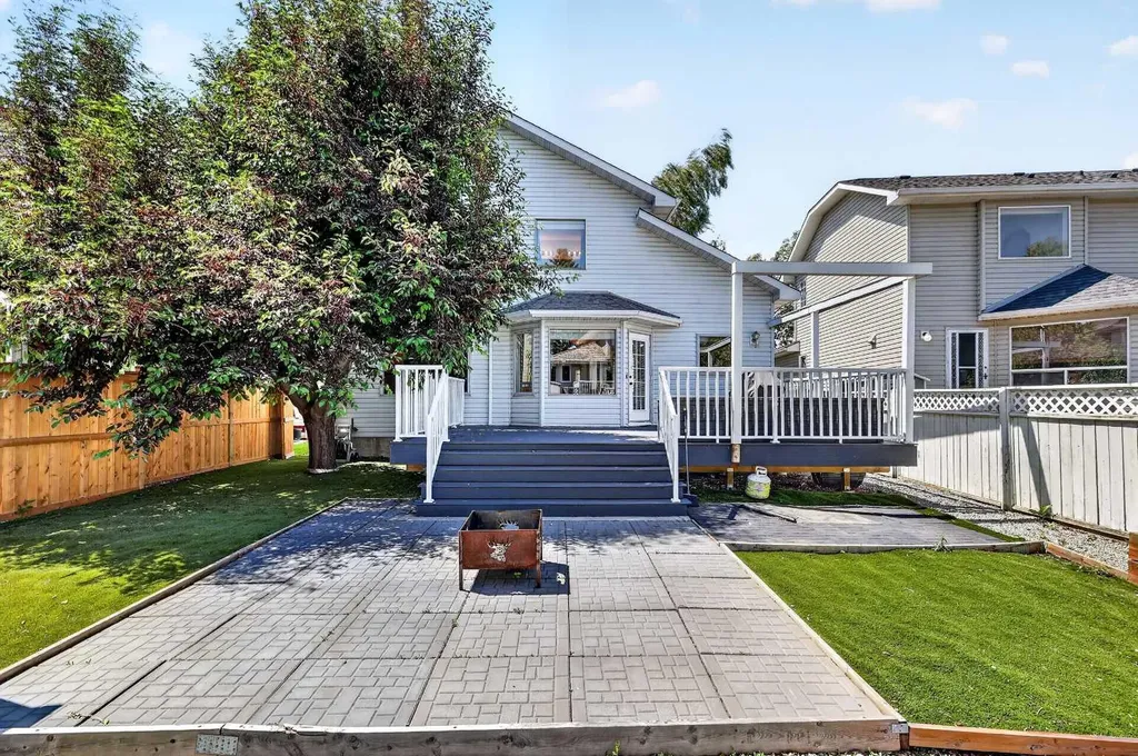 72 Douglas Park Boulevard SE Calgary AB T2Z 2K9