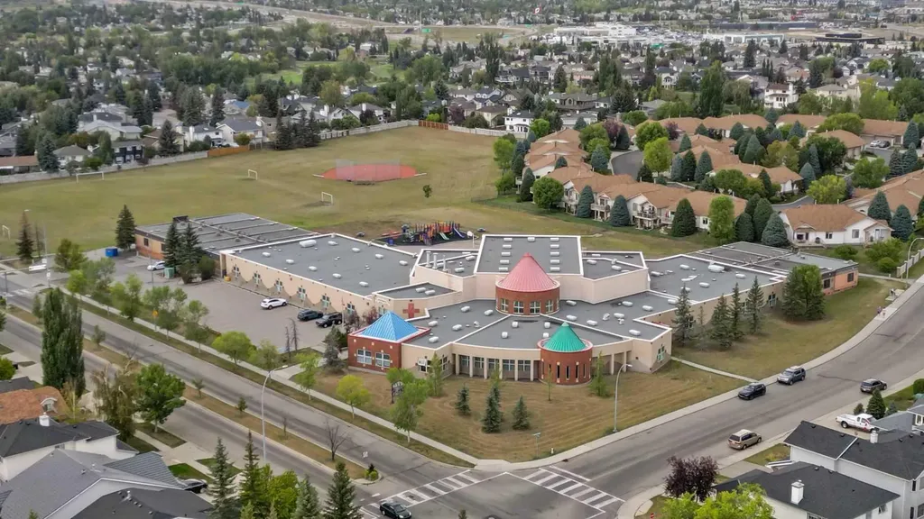 72 Douglas Park Boulevard SE Calgary AB T2Z 2K9