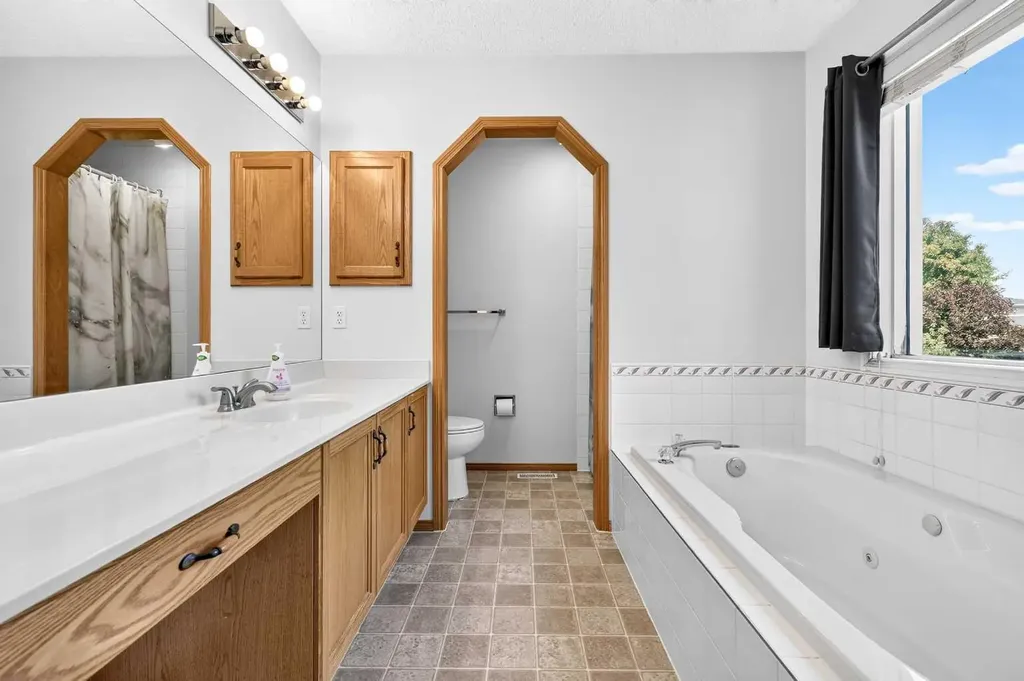 72 Douglas Park Boulevard SE Calgary AB T2Z 2K9