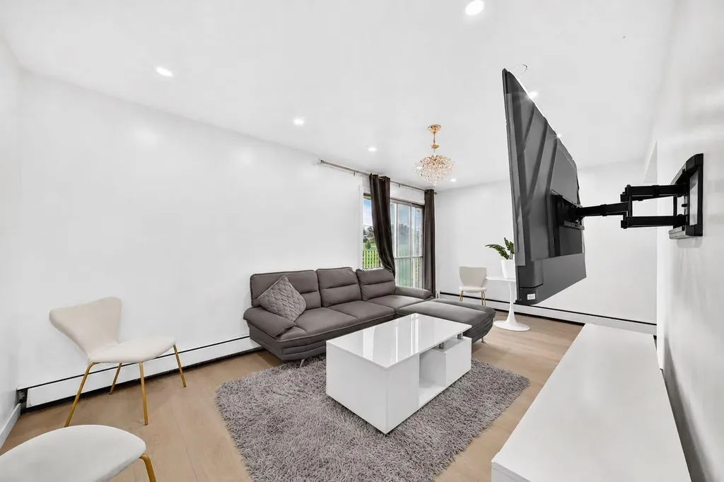 4328 4 Street NW Calgary AB T2K1A2