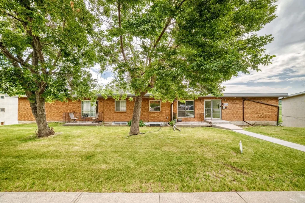 4328 4 Street NW Calgary AB T2K1A2