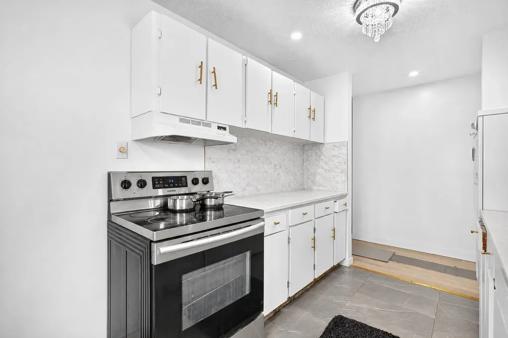 4328 4 Street NW Calgary AB T2K1A2