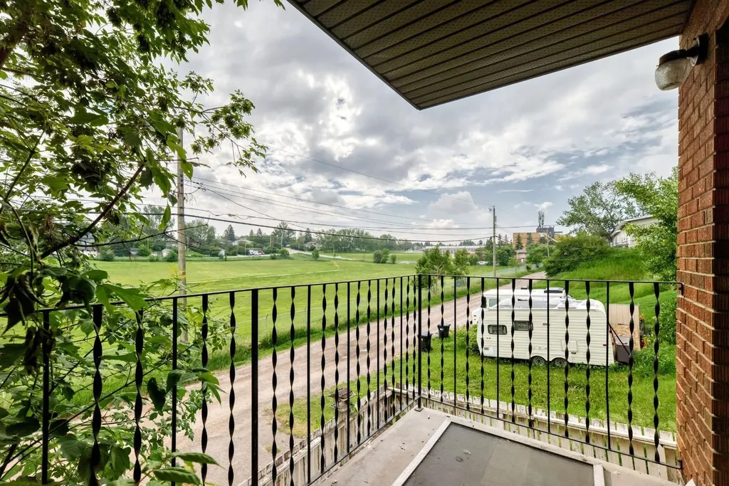 4328 4 Street NW Calgary AB T2K1A2
