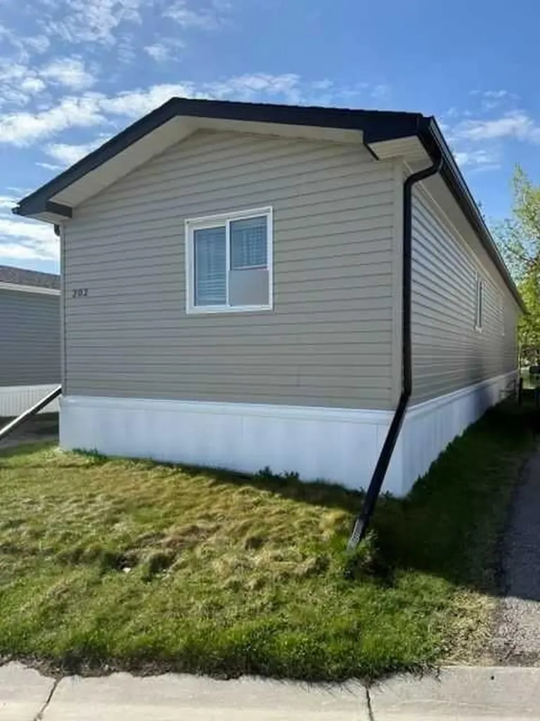 1101 84 Street NE Calgary AB T2A7X2