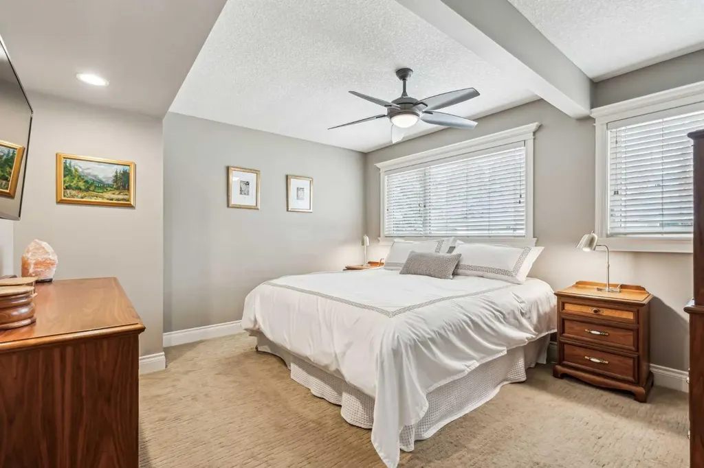 315 45 Avenue SW Calgary AB T2S 1B3