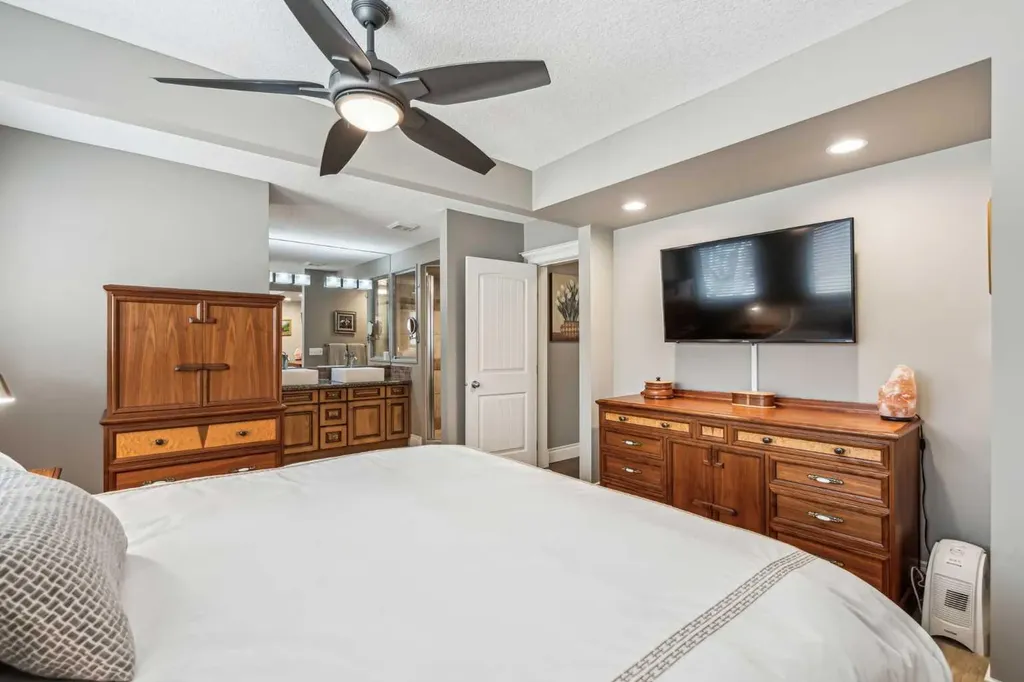 315 45 Avenue SW Calgary AB T2S 1B3