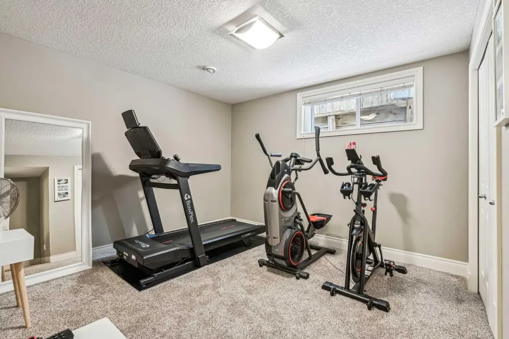 315 45 Avenue SW Calgary AB T2S 1B3