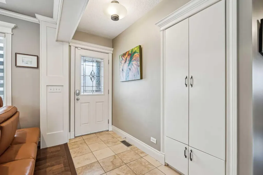 315 45 Avenue SW Calgary AB T2S 1B3