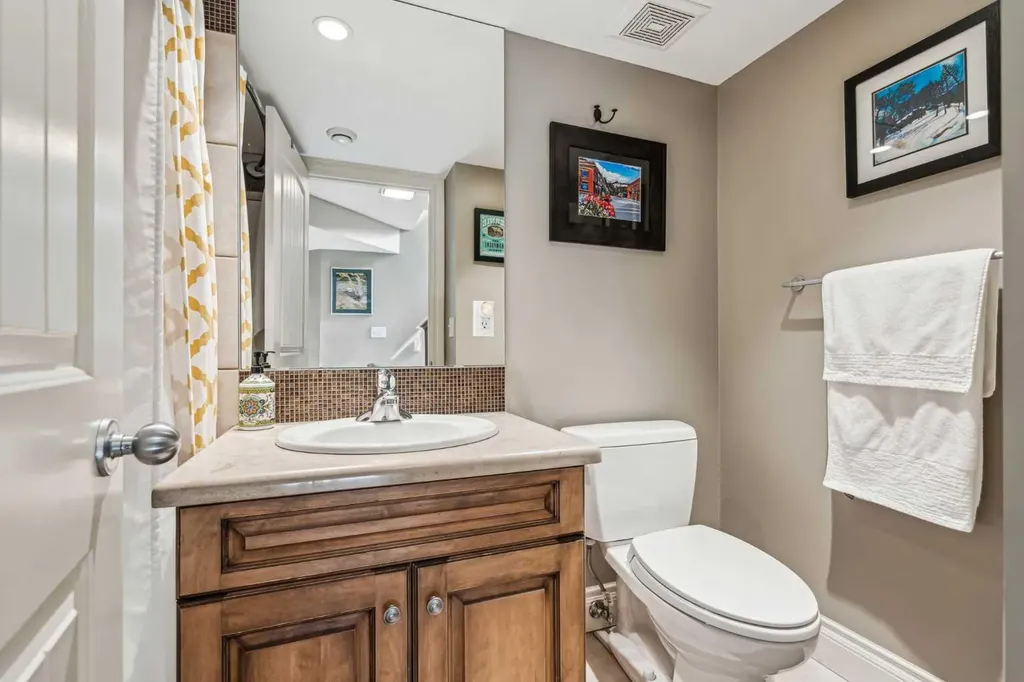315 45 Avenue SW Calgary AB T2S 1B3