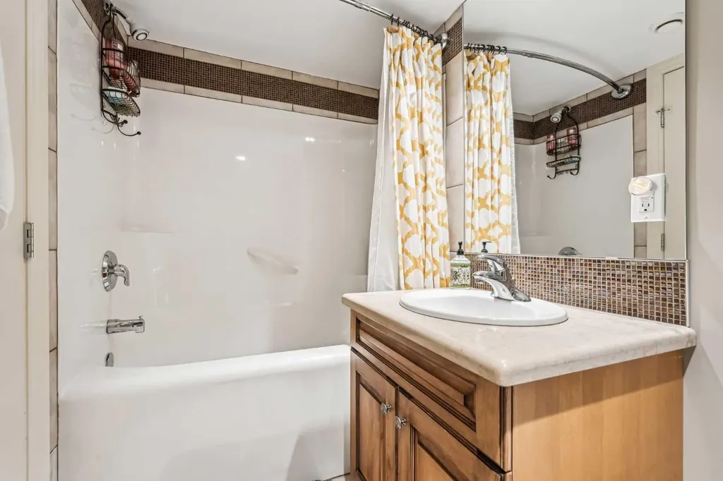 315 45 Avenue SW Calgary AB T2S 1B3